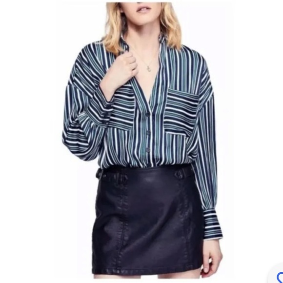 FREE PEOPLE Mad about you striped blouse size M white navy blue button down S20 - Picture 1 of 5